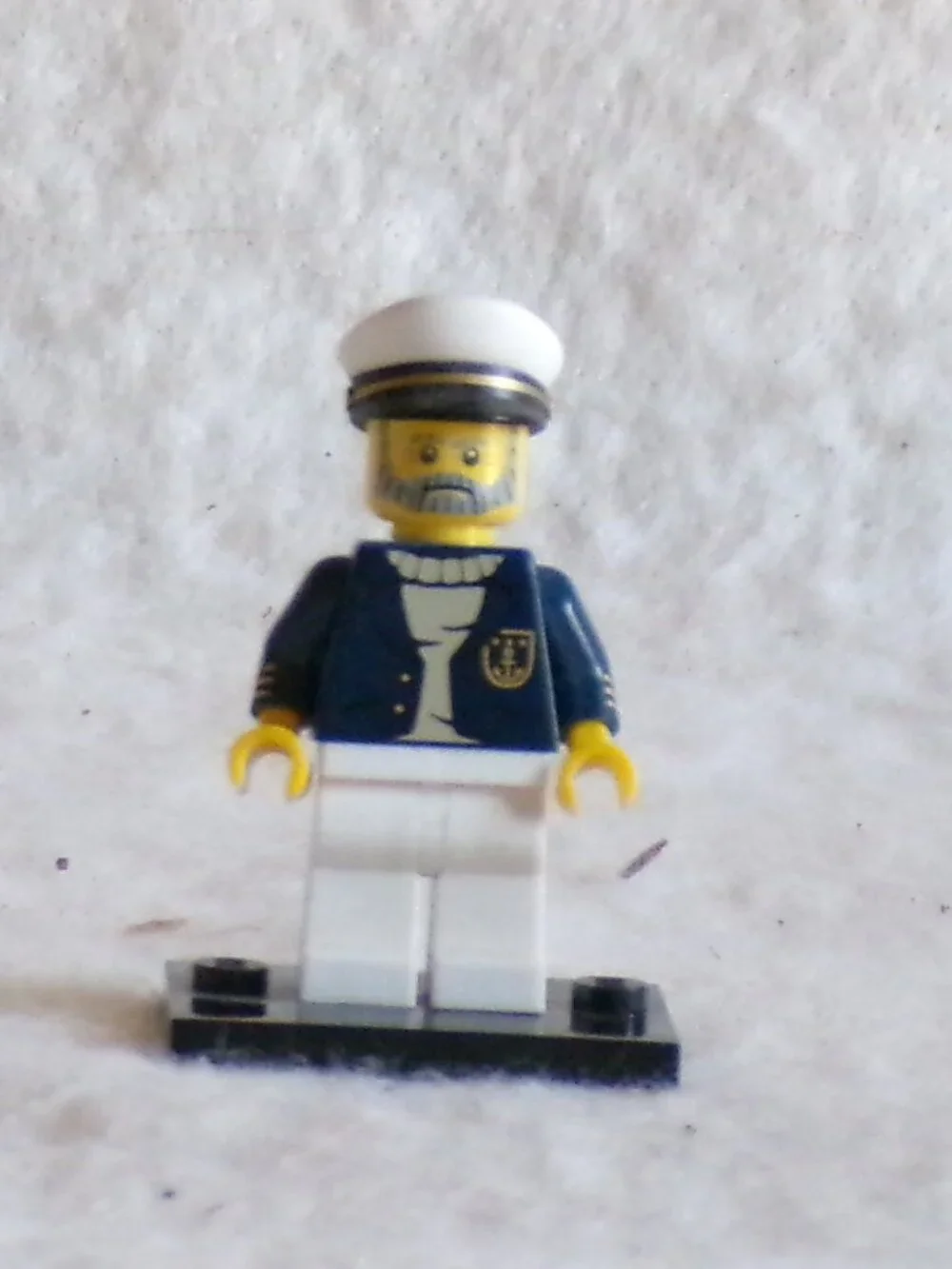 LEGO Series 10  Sea Captain minifig Collectible Minifigures 71001